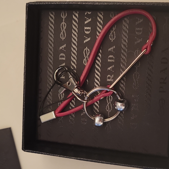 Prada  new,keycharm or keyring works both ways boxed card of authenticity new - Picture 4 of 9